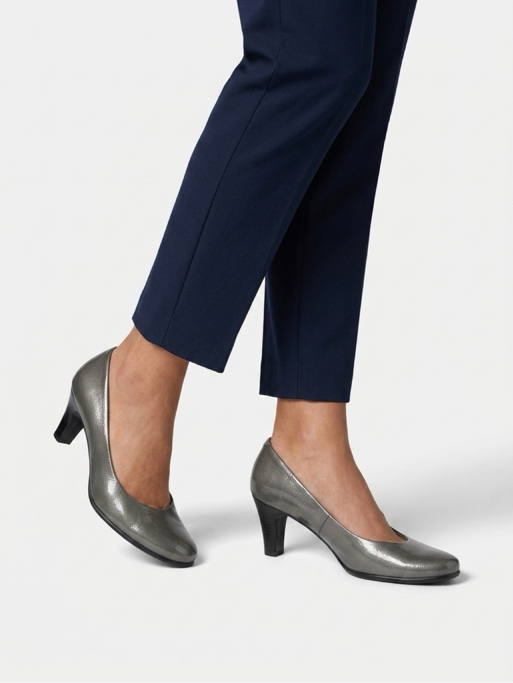 Aerosoles Red Hot Metallic Pewter Grey Patent Leather Mid Heel Pumps Size 8.5M